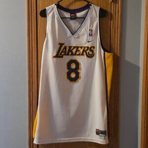 Nike Men's Vintage Kobe Bryant Los Angeles Lakers Basketball Jersey White #8 XL